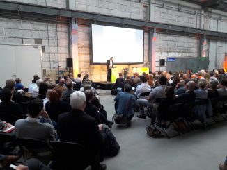 Professor Brearley präsentiert beim Stadtforum Wirtschaft 2018 in Berlin
